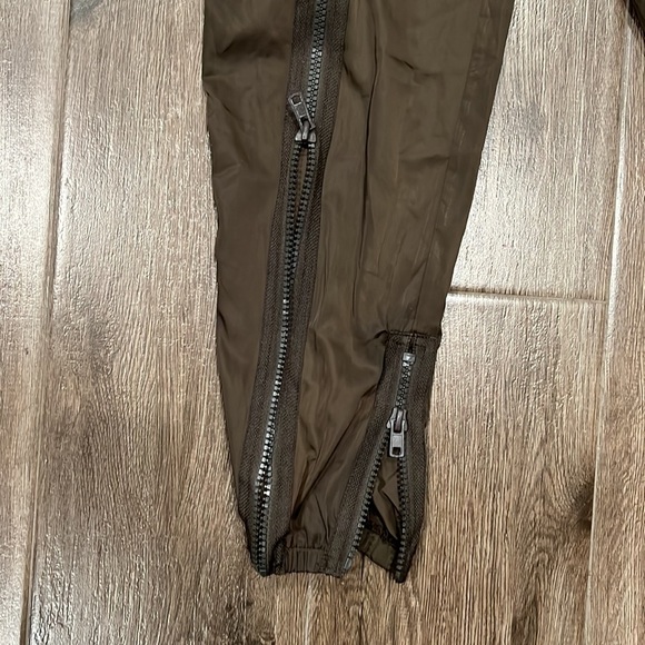 LF CARGO PANTS IN OLIVE GREEN - Picture 3 of 5